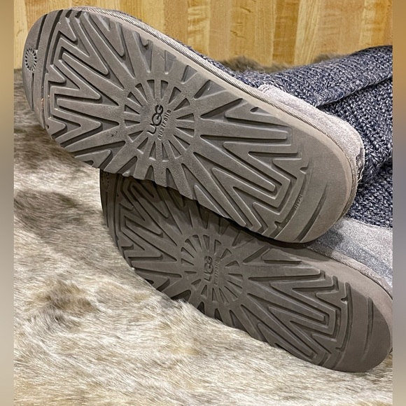 UGG Classic Carly II Knit Boot - Picture 11 of 12